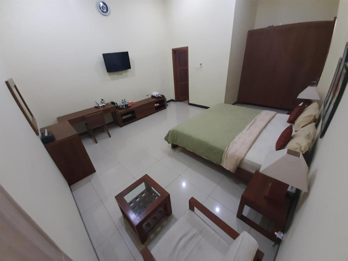 Alloro Guesthouse Pacitan Exterior photo