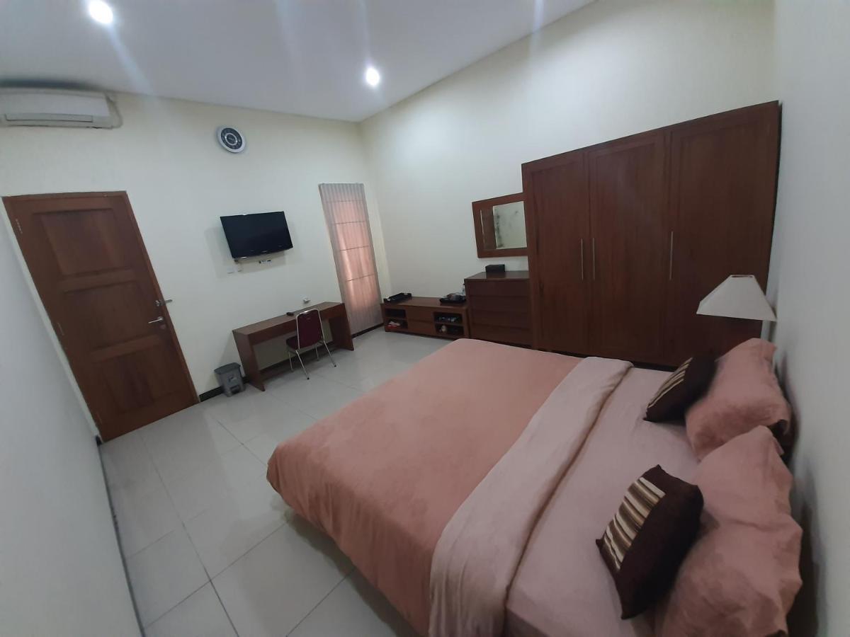 Alloro Guesthouse Pacitan Exterior photo