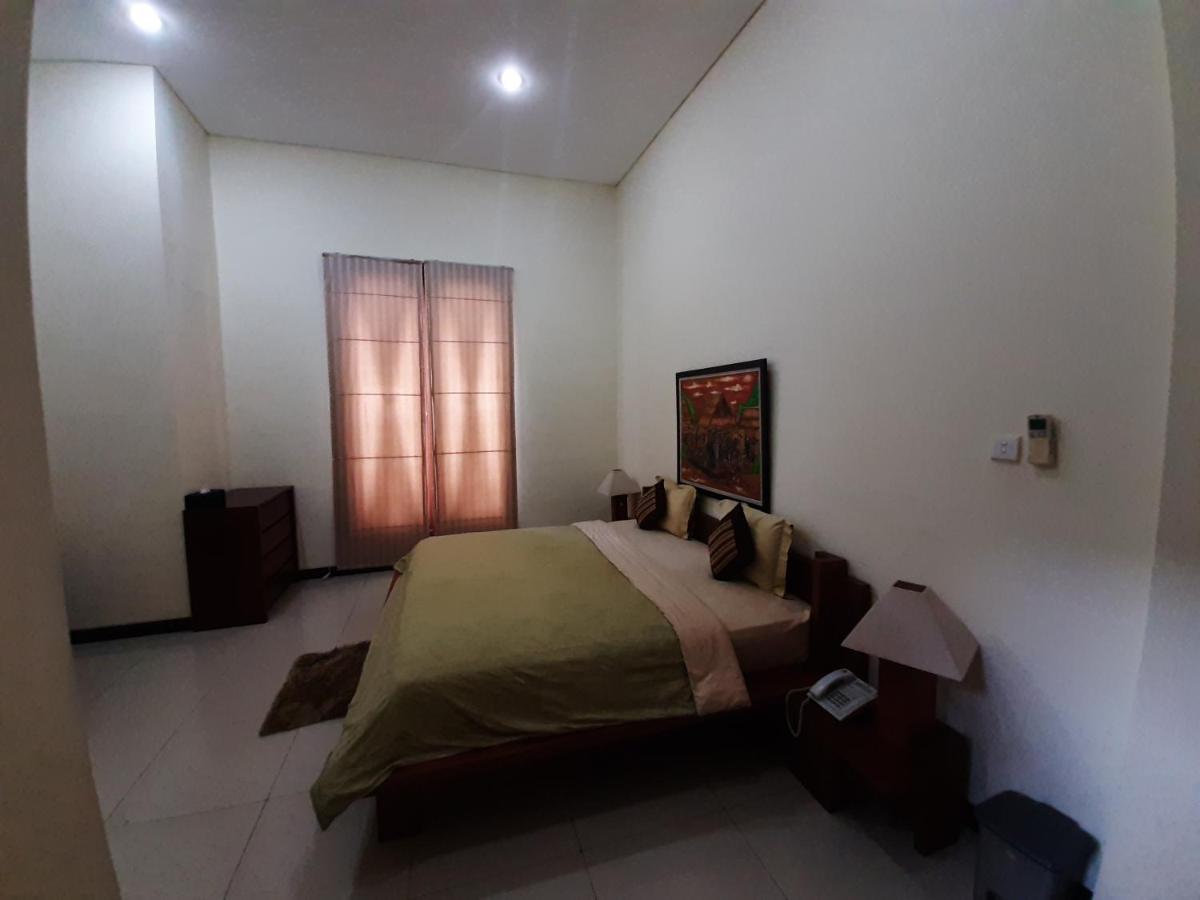 Alloro Guesthouse Pacitan Exterior photo