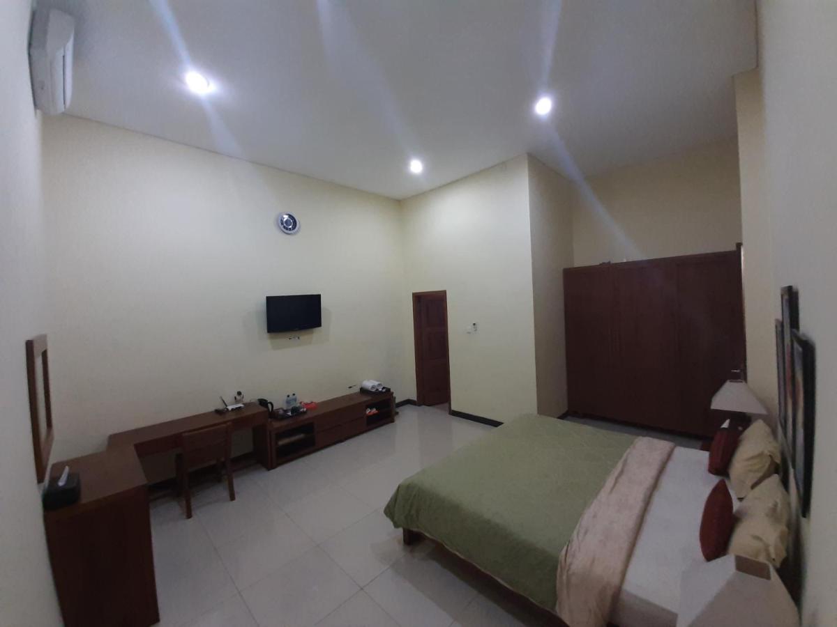Alloro Guesthouse Pacitan Exterior photo