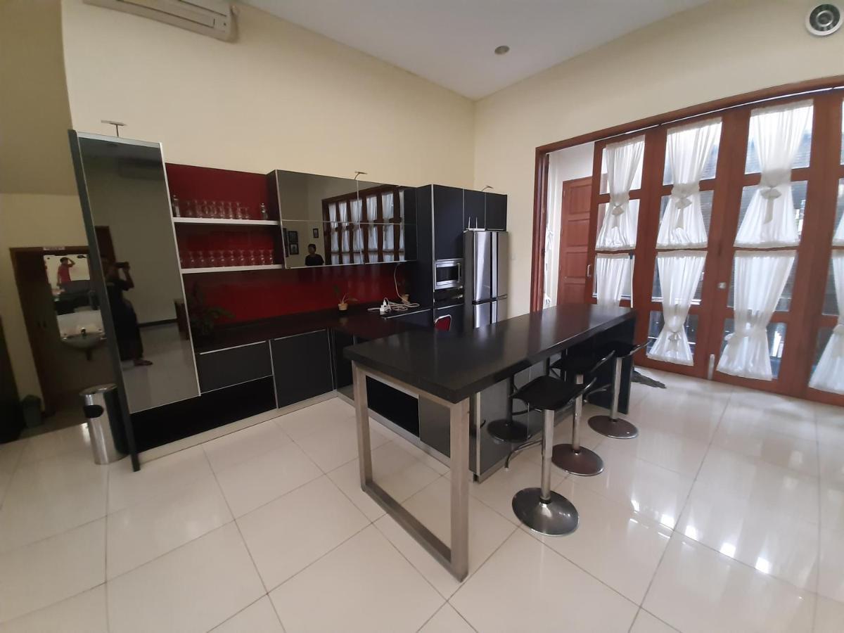 Alloro Guesthouse Pacitan Exterior photo