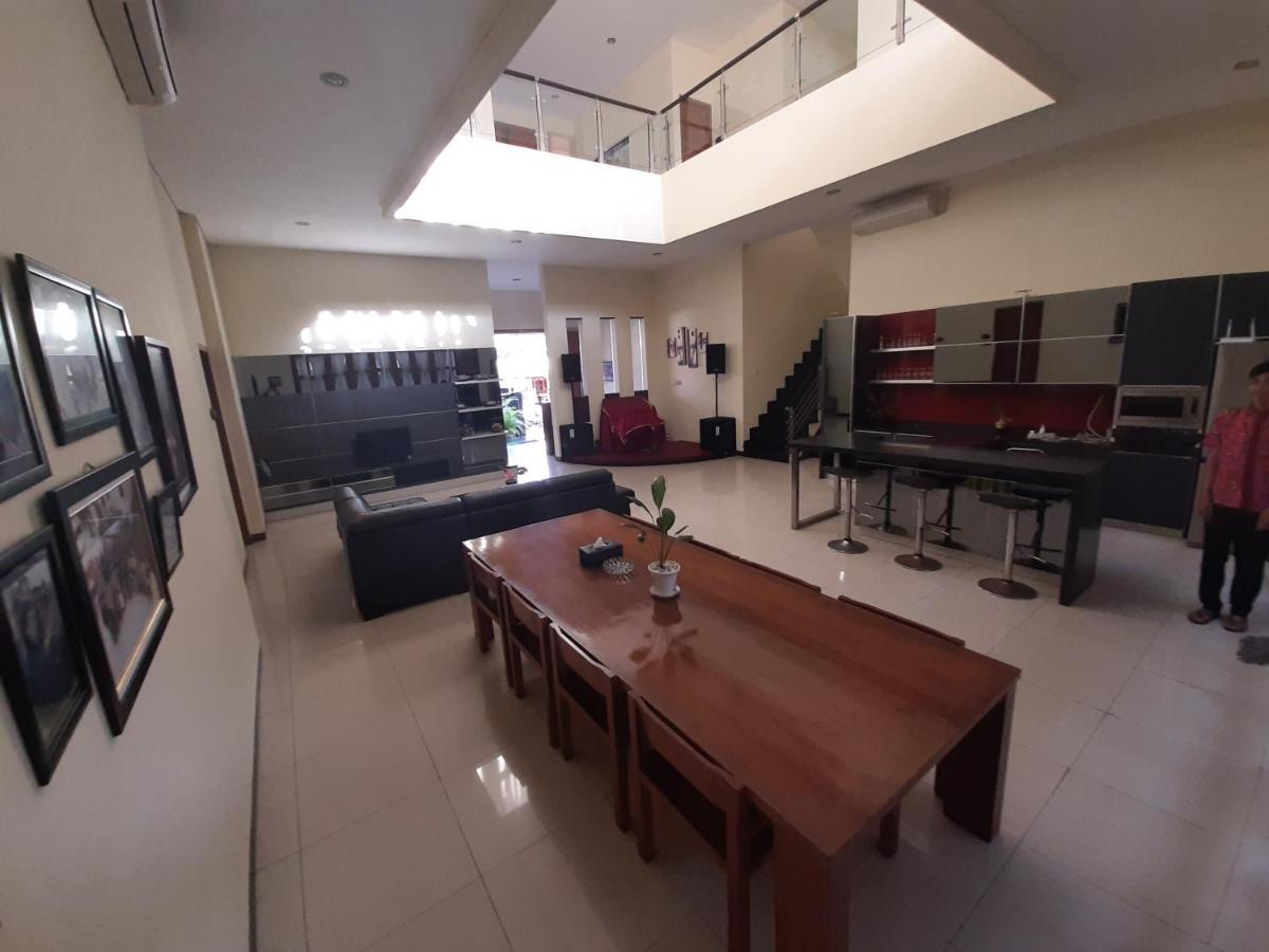 Alloro Guesthouse Pacitan Exterior photo