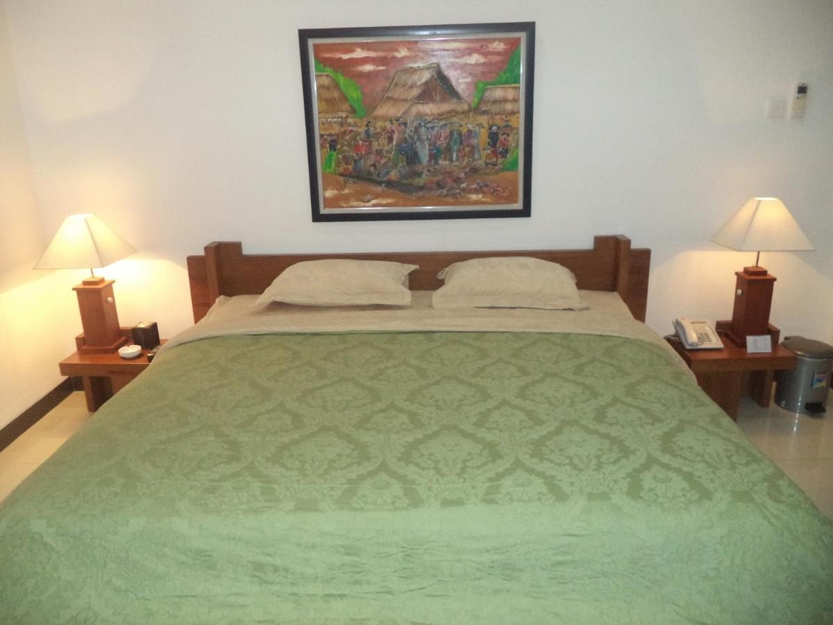 Alloro Guesthouse Pacitan Exterior photo