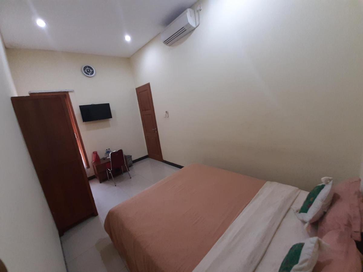 Alloro Guesthouse Pacitan Exterior photo