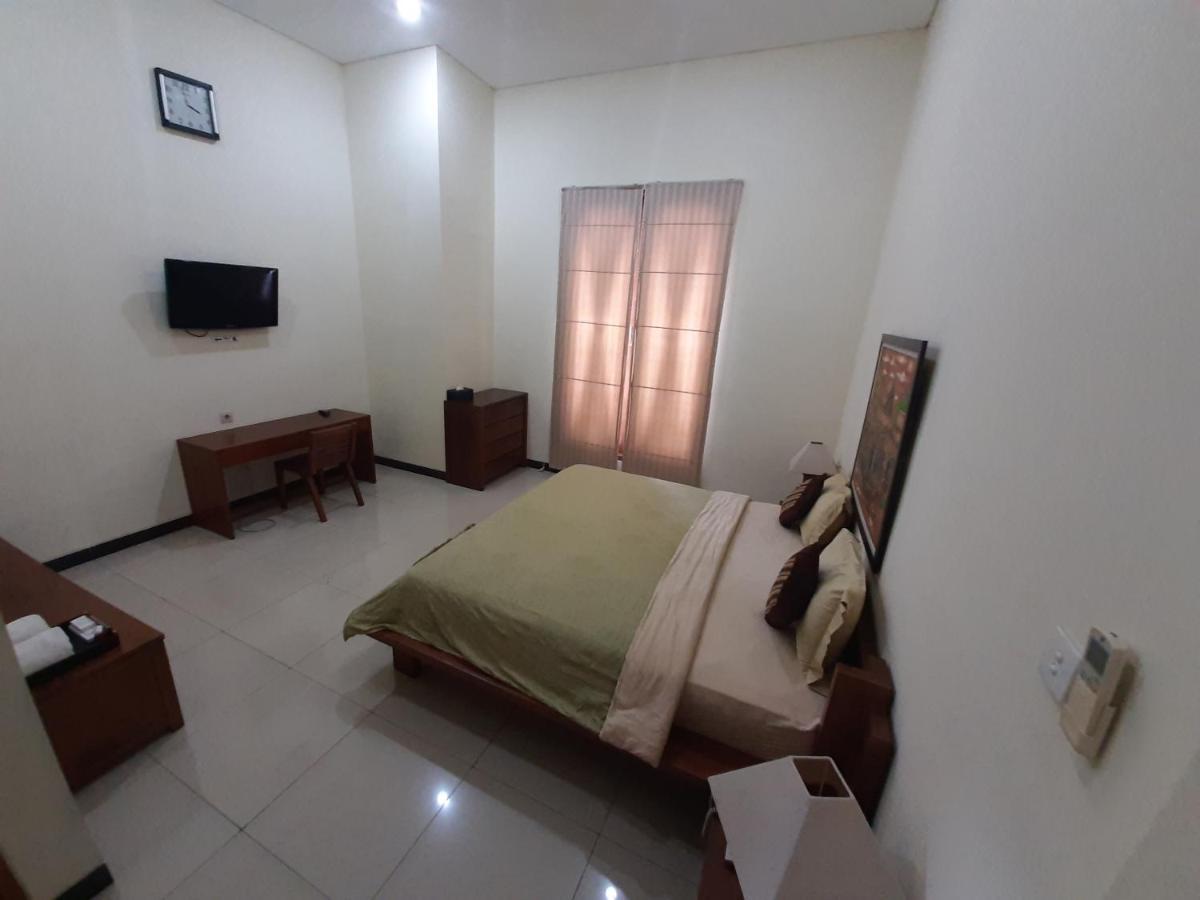 Alloro Guesthouse Pacitan Exterior photo